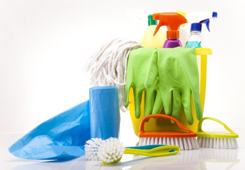 Local cleaning service in SE5 preparing a property for deep cleaning