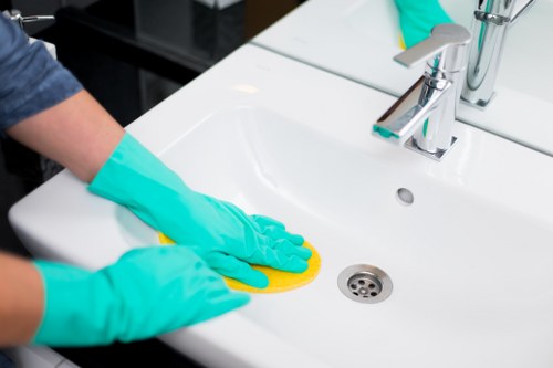 Steam cleaning equipment used by a carpets cleaner in SE5